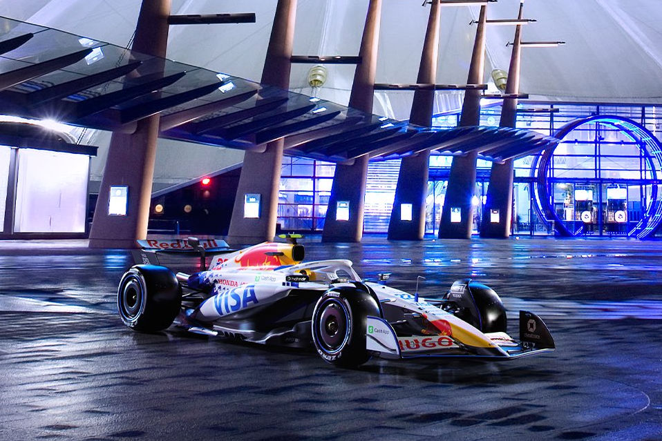 動画】角田裕毅がニューマシンで初走行。レーシングブルズが2025年型