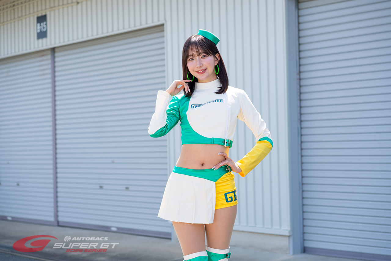 好きな瞬間はグリッド。レースに魅了された村上楓「勝利の女神であり