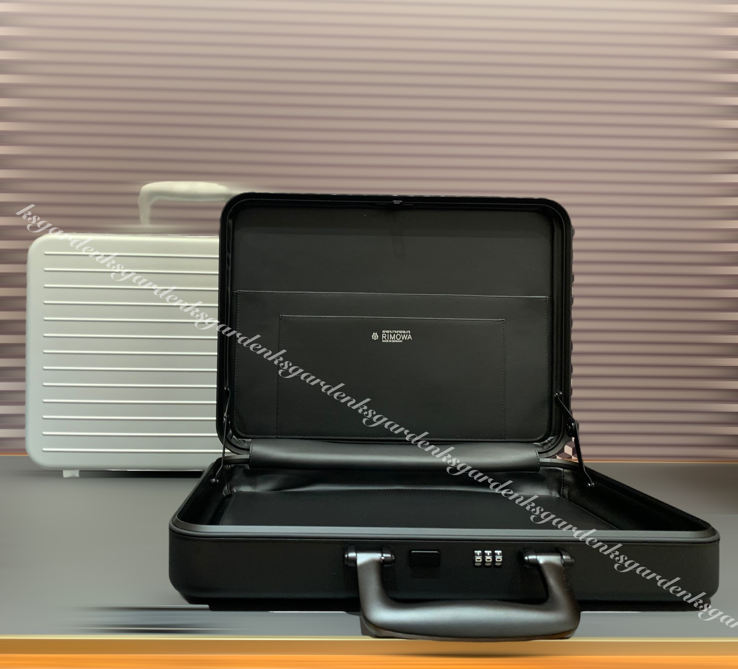 RIMOWA☆アルミニウム製アタッシェケース☆すぐ届く！ (RIMOWA