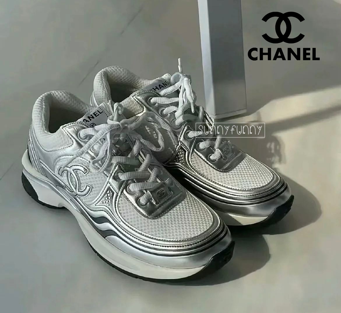 23C☆》CHANEL スニーカー シルバー ゴールド 完売必至 (CHANEL