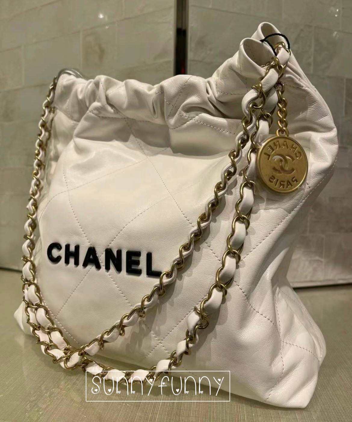 23A☆》CHANEL 22 22bag ホワイト 文字が黒 (CHANEL/トートバッグ