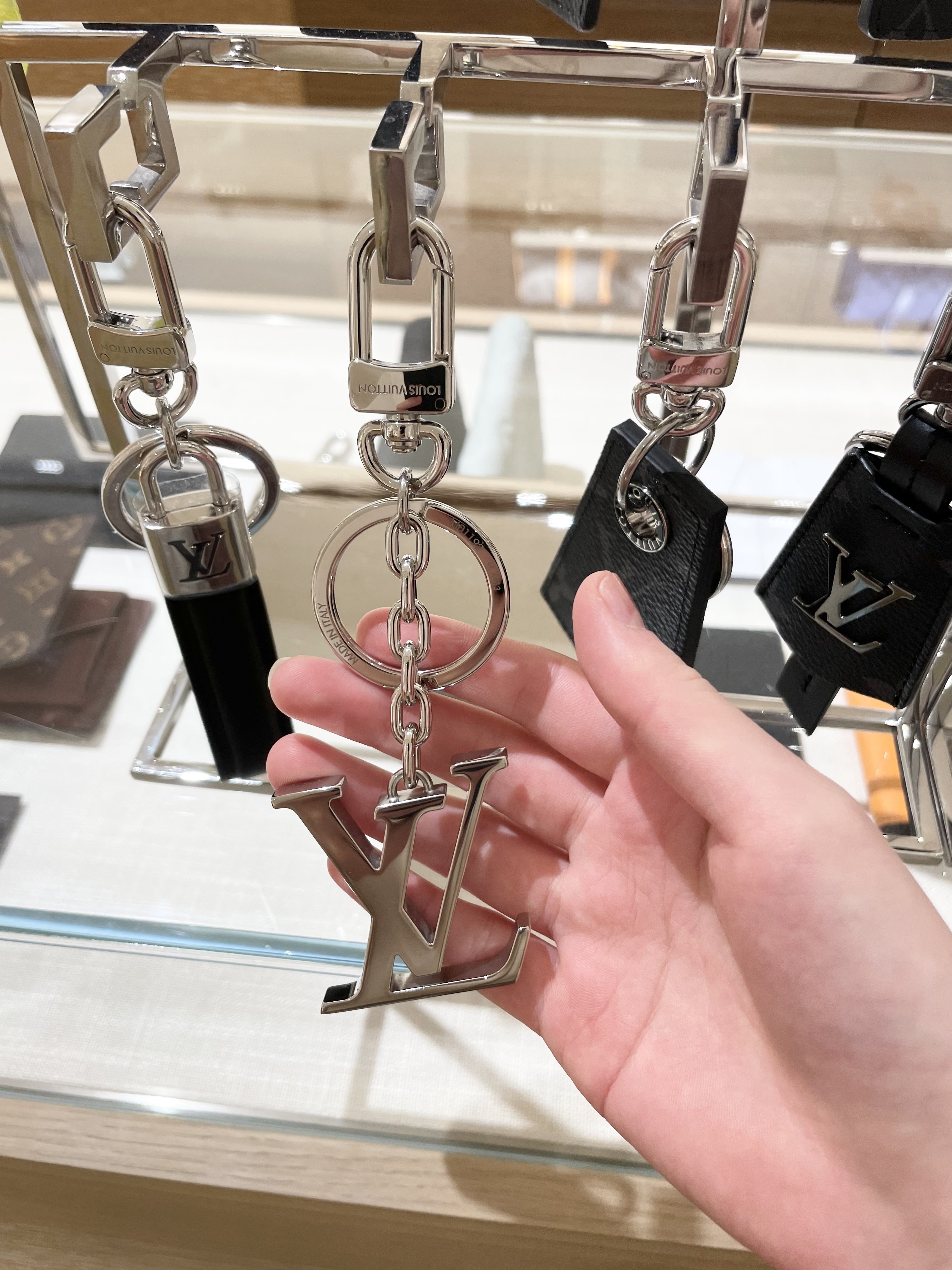 大人気！プレゼントに◎】Louis Vuitton☆ポルト クレ・LV (Louis