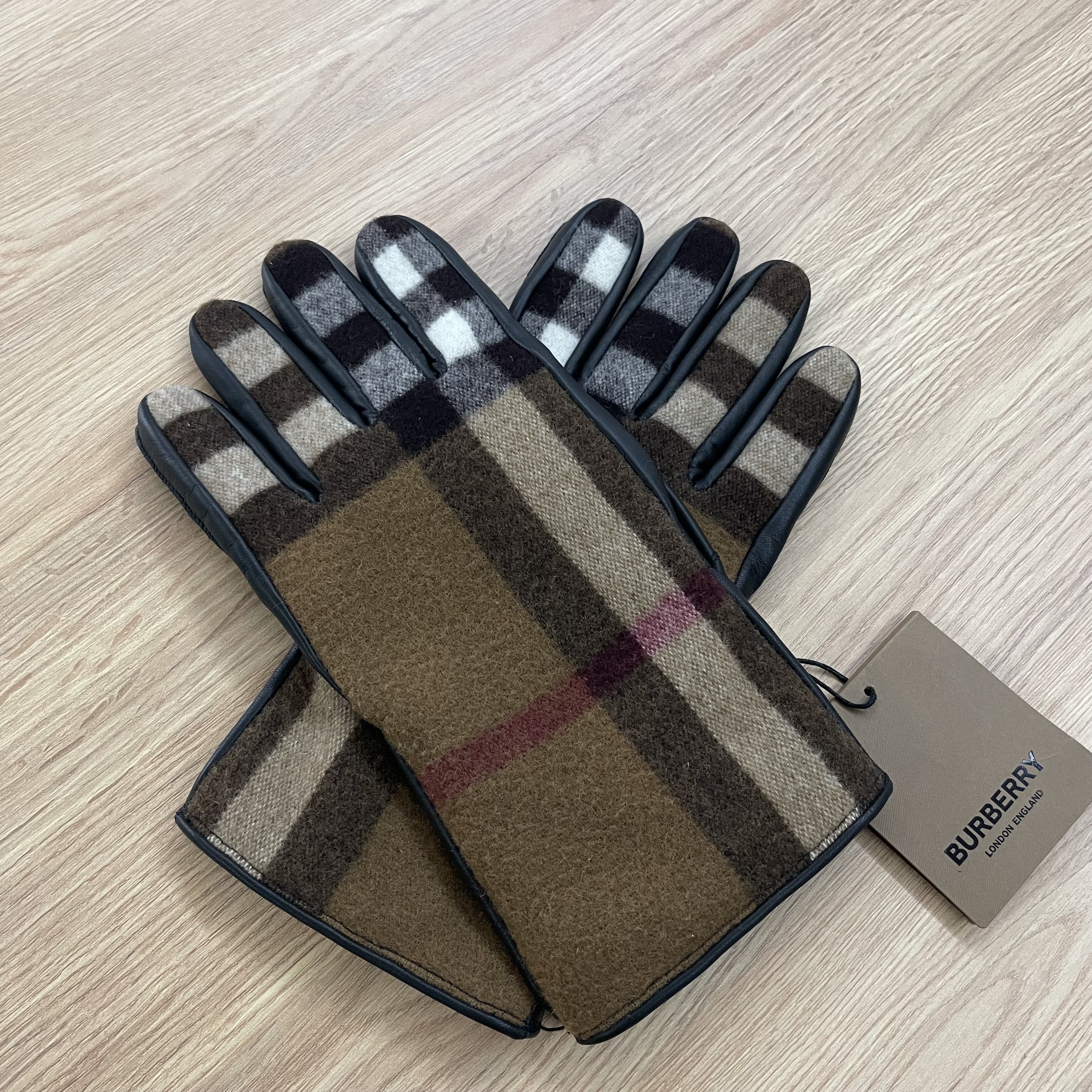 BURBERRY ラムレザー&ウール手袋 8036237 (Burberry/手袋) 8036237