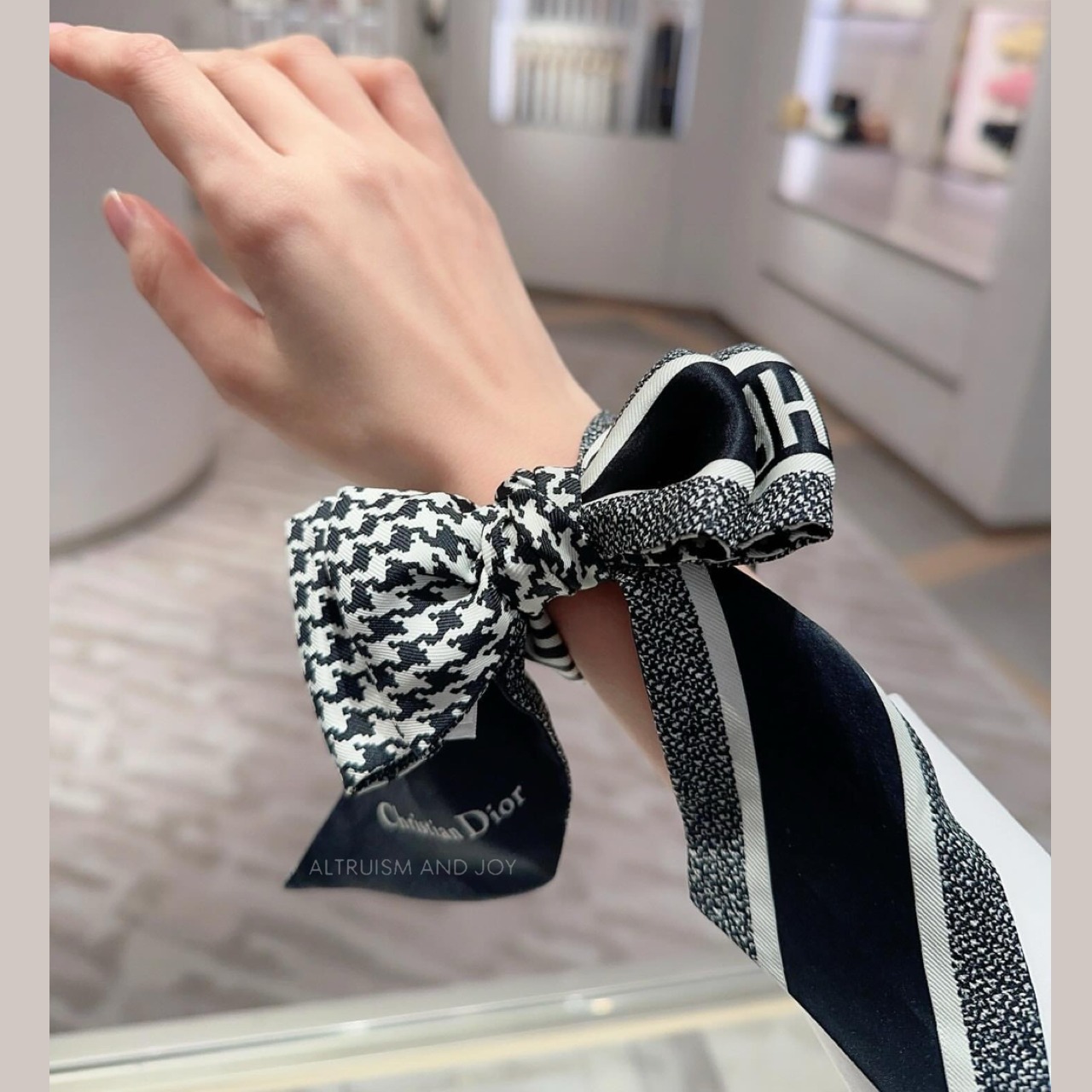 24SS☆千鳥格子♪】 DIOR 30 Montaigne ミッツァ スカーフ (Dior