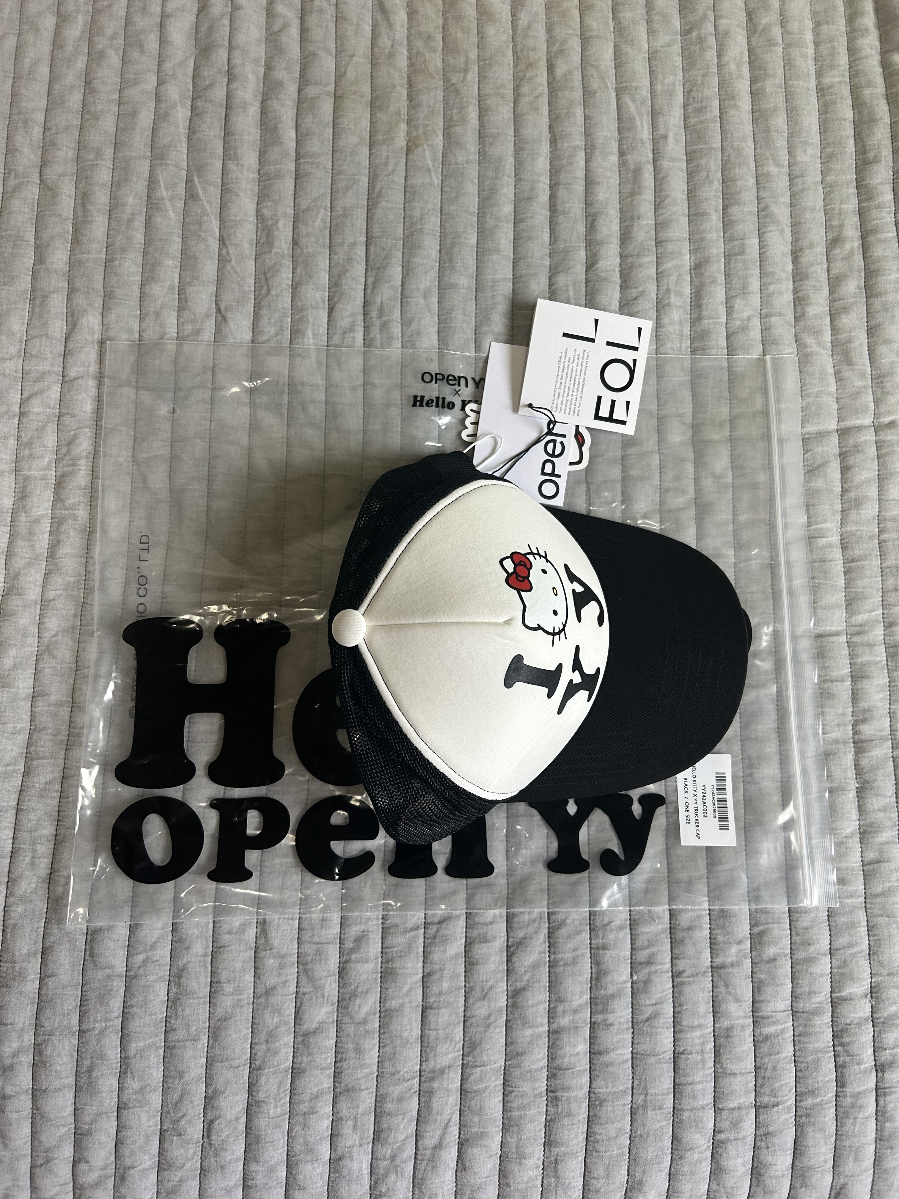 Open Yy x Hello Kitty】 Trucker Cap Black ☆韓国☆人気☆ (OPEN