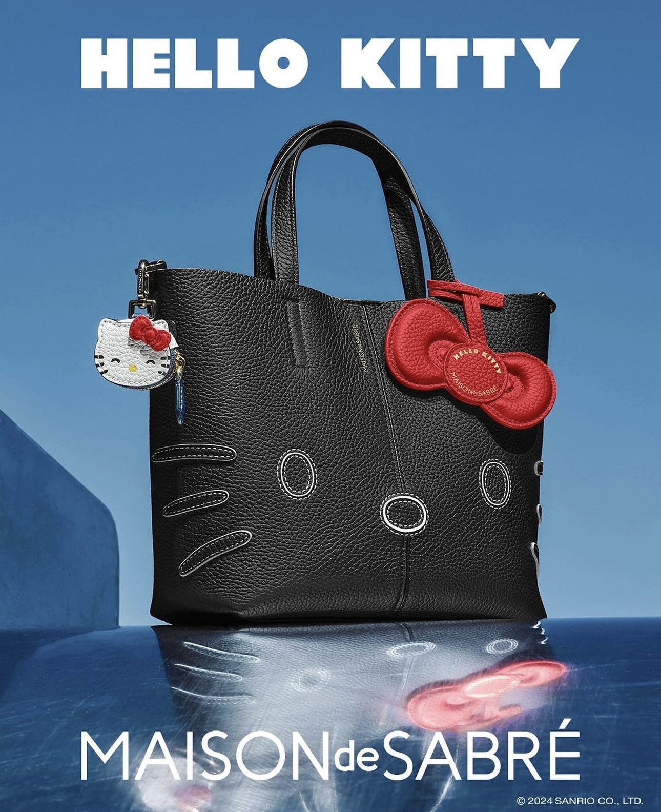 MAISON de SABRE】キティ50th コラボ AirTag バッグ チャーム (MAISON