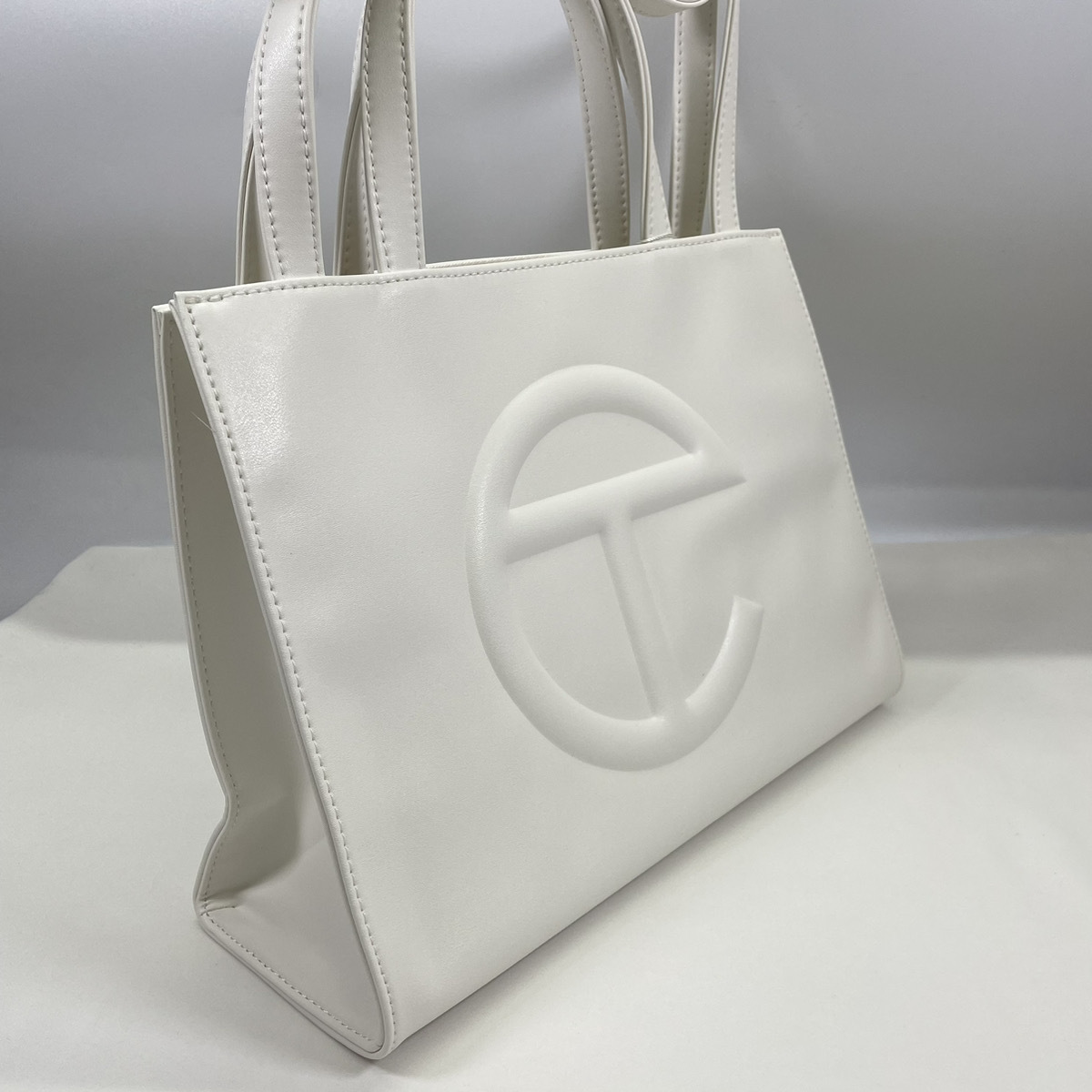 即お届け TELFAR テルファー シュミディアム バッグ ホワイト 白