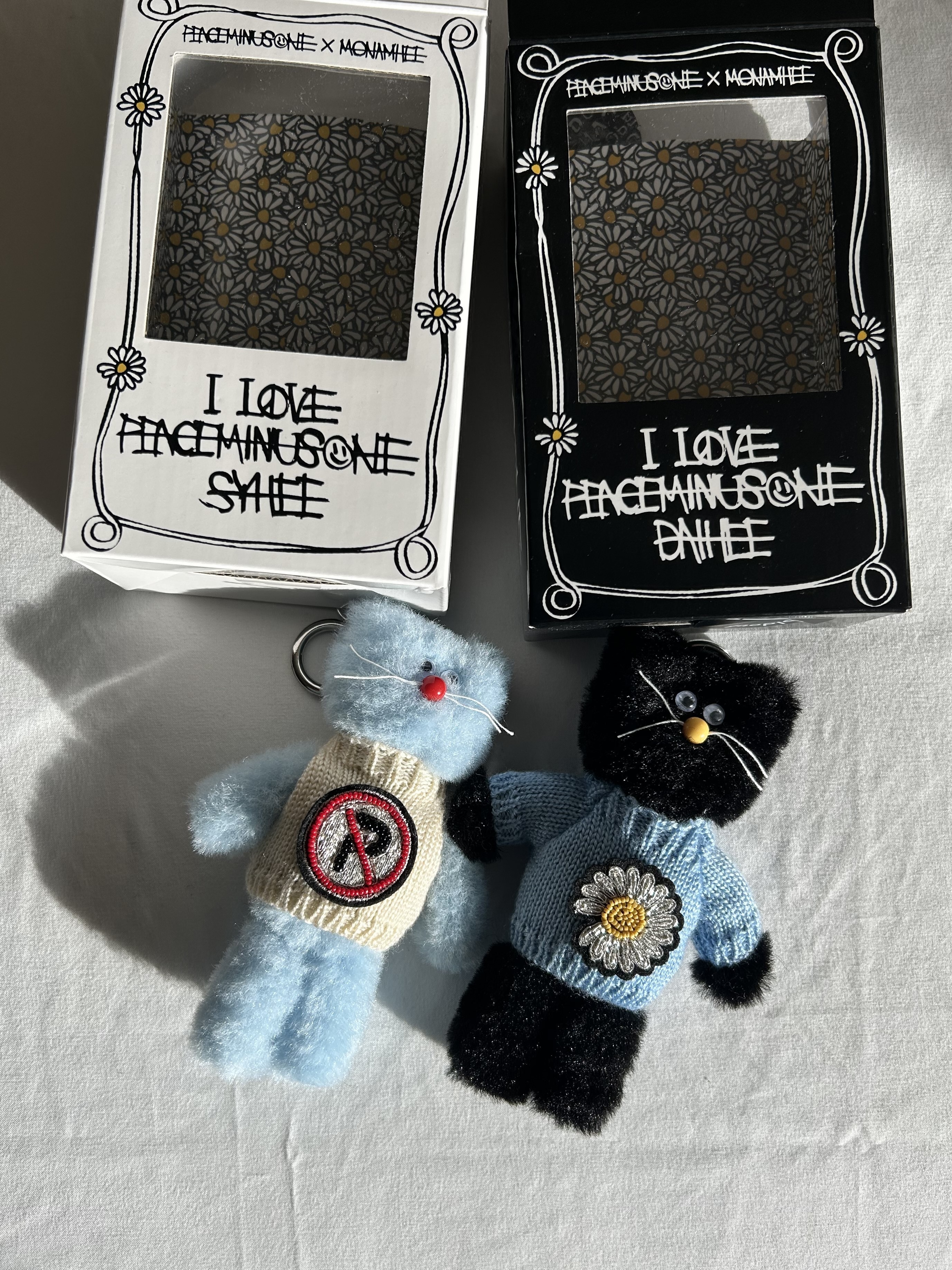 Monamhee x Peaceminusone】 Syhee Plush Keyring Sky Blue