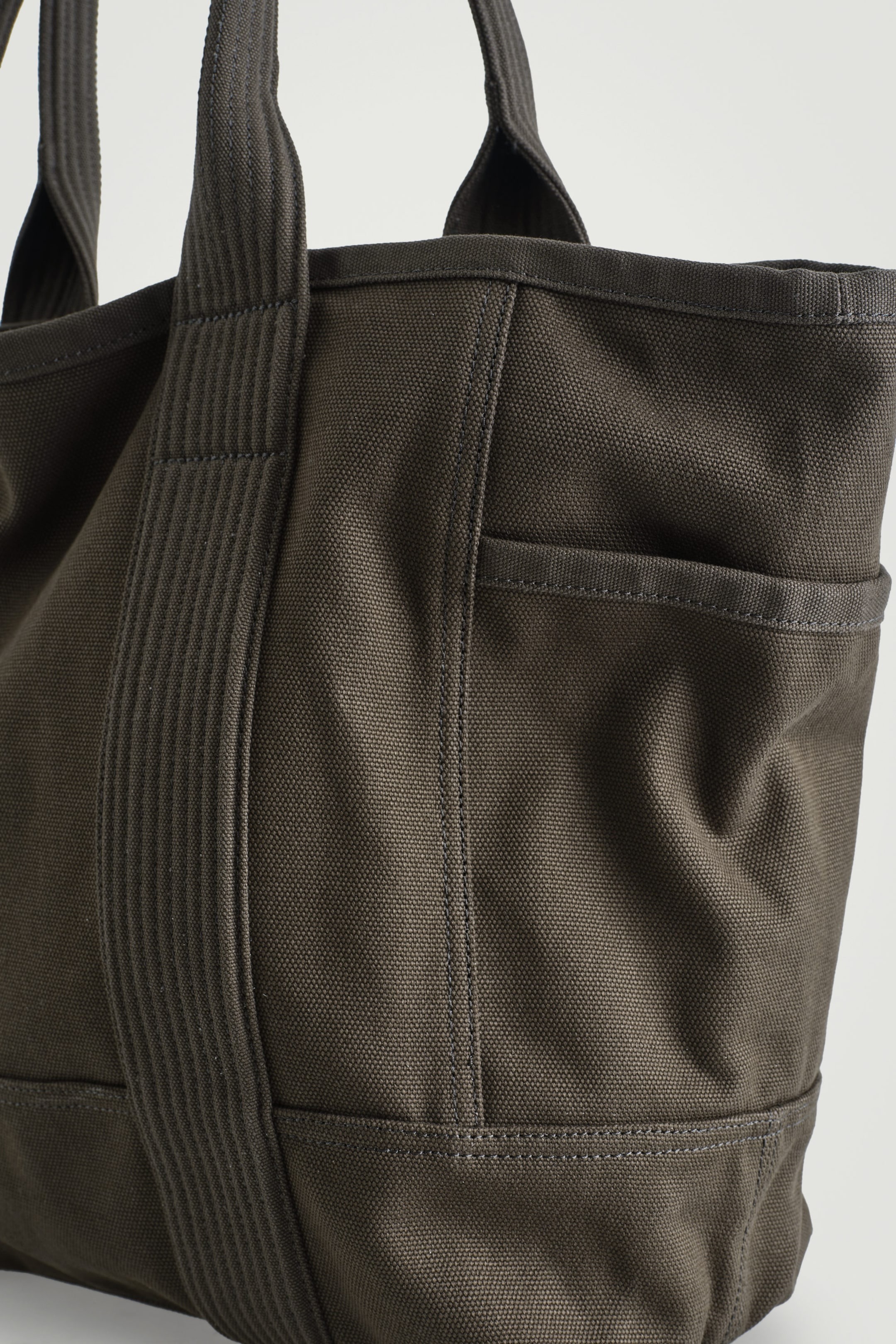 ☆EU発*COS*新作*オーバーサイズトートバッグ/KHAKI☆ (COS/トート