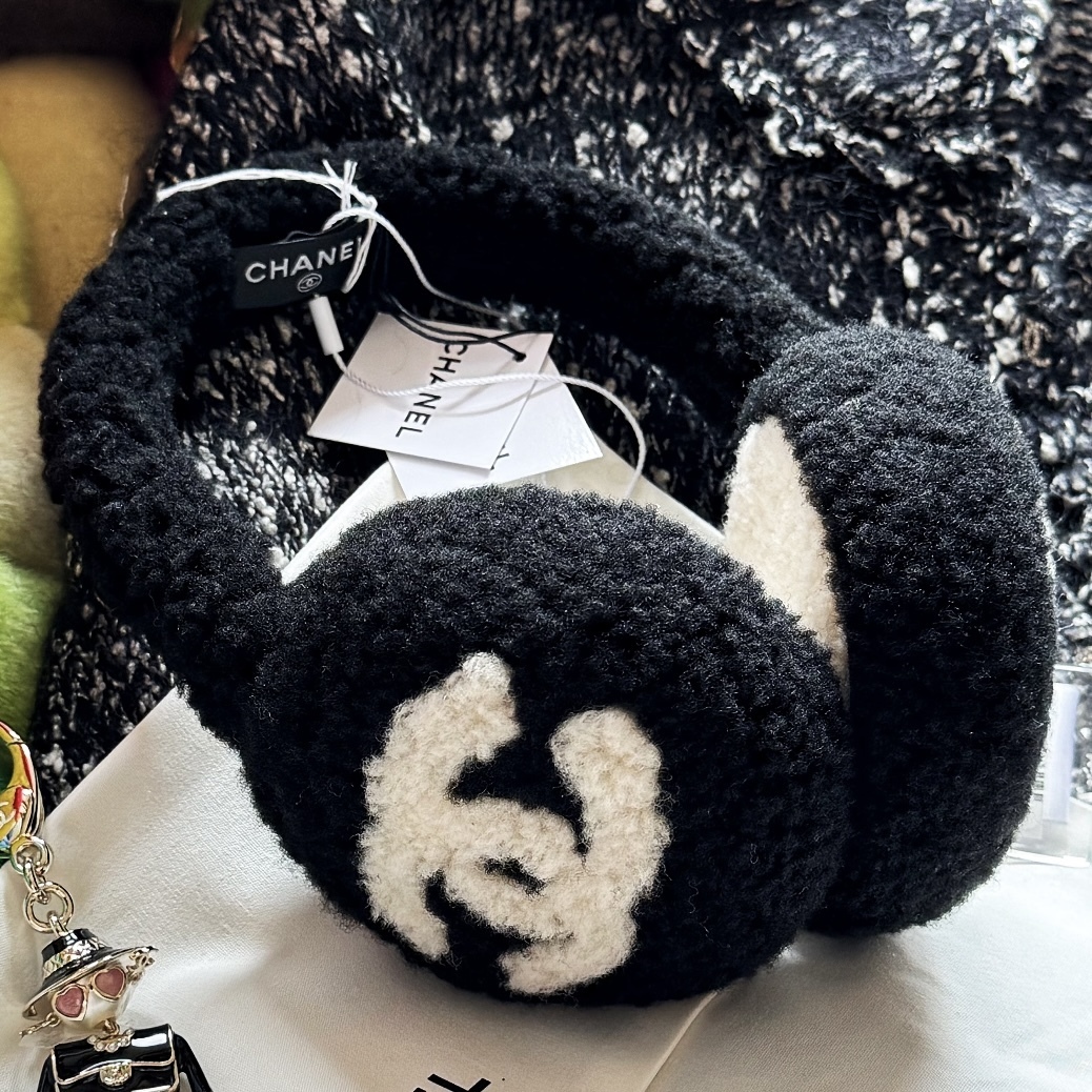 ☆もこもこロゴが可愛い☆シャネル イヤーマフ 耳あて (CHANEL