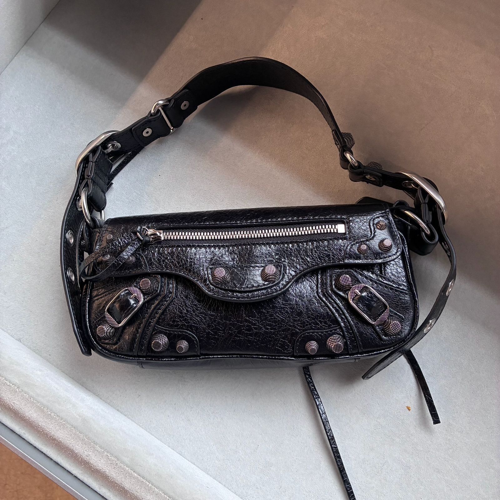 BALENCIAGA(バレンシアガ)の人気バッグ『LE CAGOLE(ル カゴール)』が10