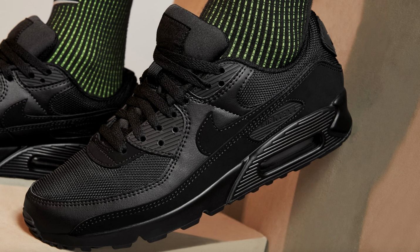 送料込[ナイキ] エアマックス 90 