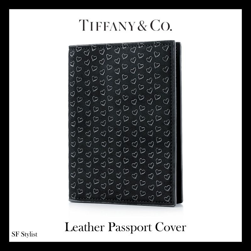 Tiffany & Co.☆上品なレザー製ハート柄のパスポートケース黒 (Tiffany