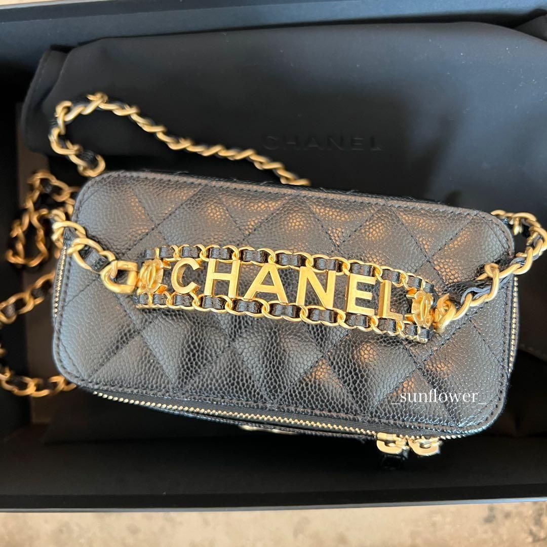 シャネル ♪2022SS♪ Chanelロゴハンドル バニティケース (CHANEL