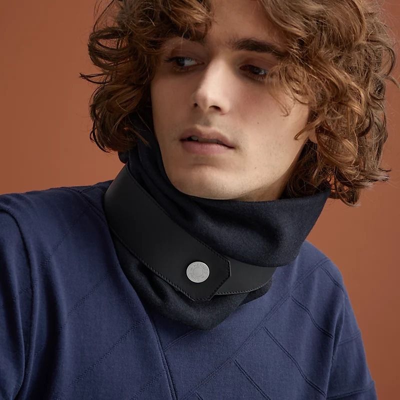 レザーストラップがGOOD！】☆エルメス☆ネックウォーマー (HERMES
