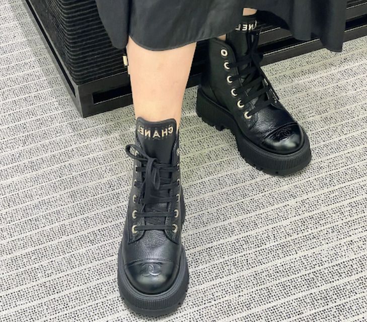 厚底で美脚効果♡25B】 CHANEL コンバット ブーツ (CHANEL/ショート