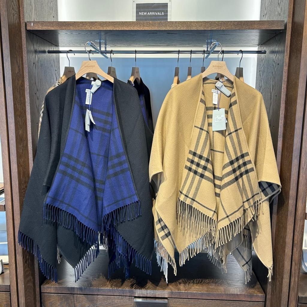 お買い得！！☆ バーバリー ☆ ポンチョ (Burberry/ポンチョ・ケープ