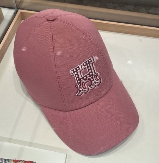 視線集中！ロゴが可愛いHermes セレナ・Hエレクトリックキャップ