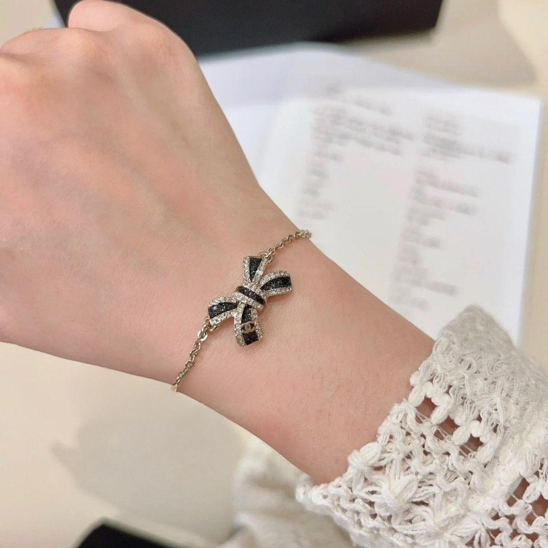 上品なリボンで美しい手元に♪】CHANEL ブレスレット CCロゴ (CHANEL