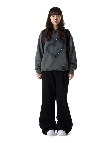 NCT WISH リョウ着用 [IUGAMAKARAS] STUDDED HEART HOODIE