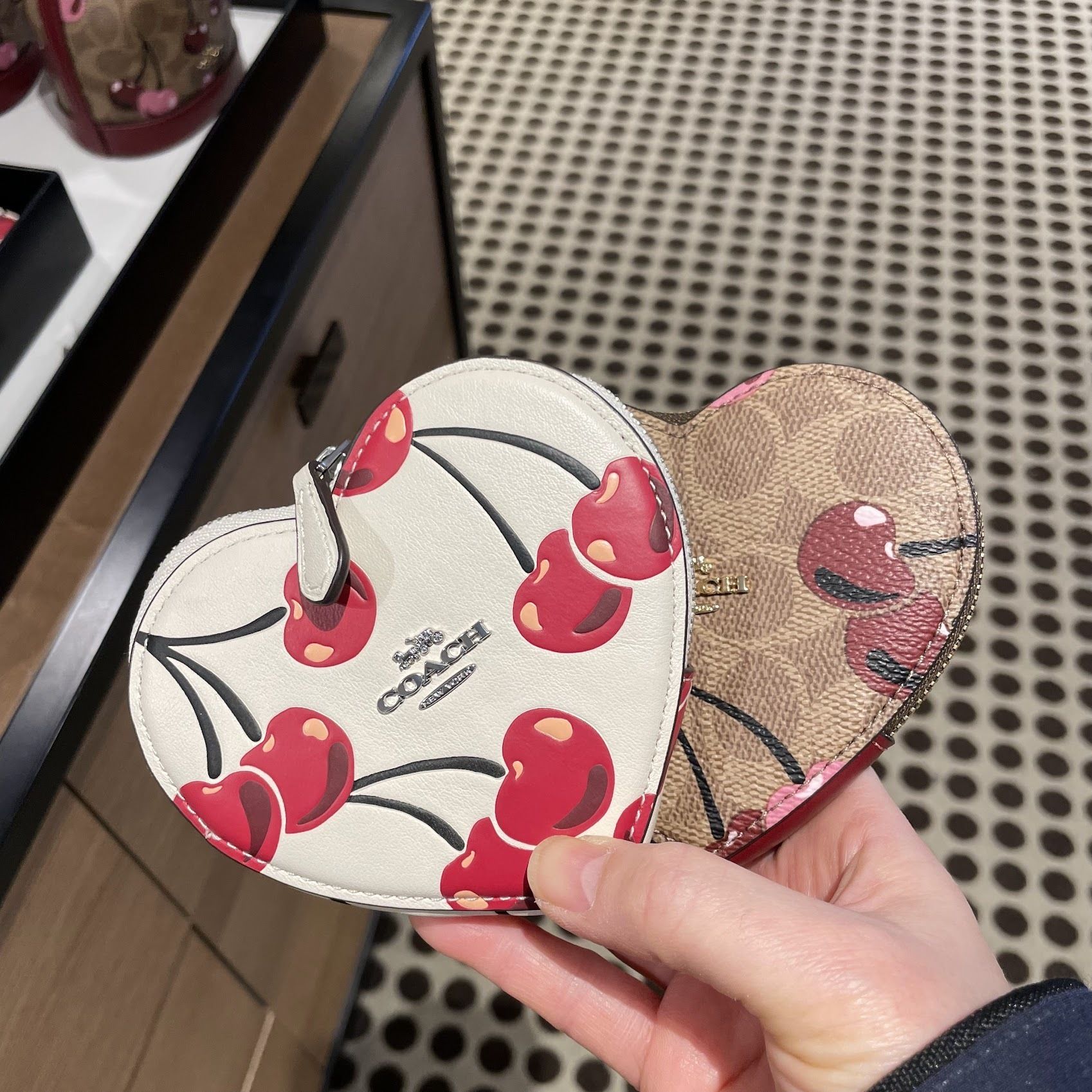 新作さくらんぼ柄 COACH◇ハートのコインケース (Coach/コインケース