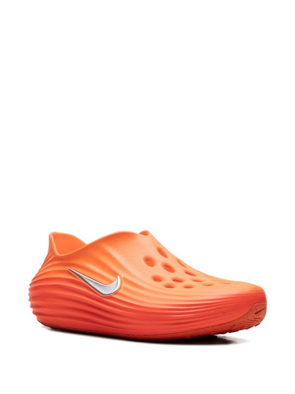 Nike ReactX Rejuven8 “Safety Orange” スリッポンスニーカー