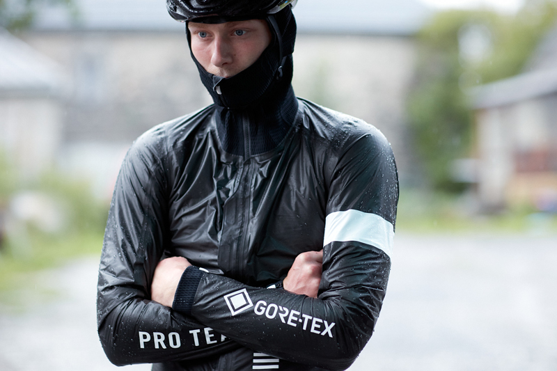 RAPHA+GORE-TEX どんな悪天候にも打ち勝ち、ライドの日を選ばない究極