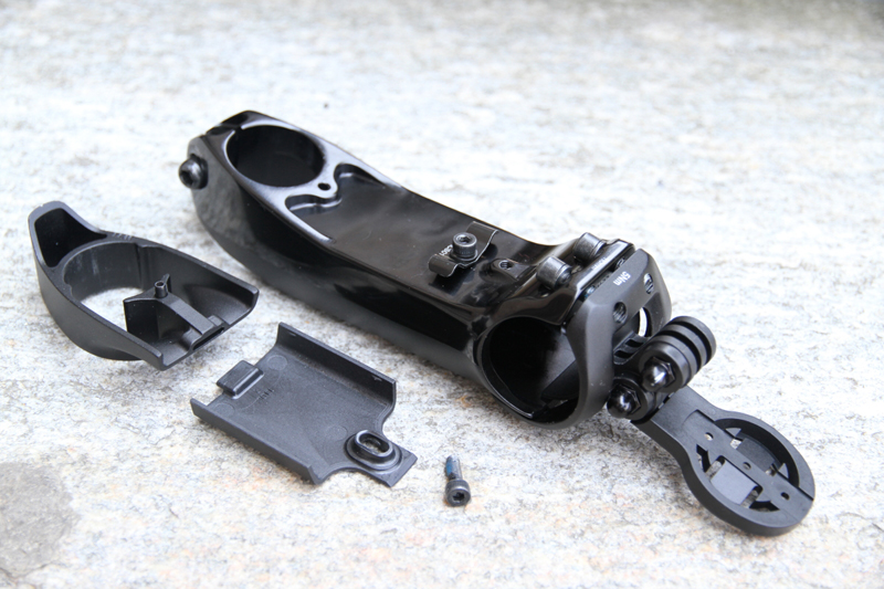 専用ステムはこんなに複雑な構造をしている。どんなハンドルでも使える