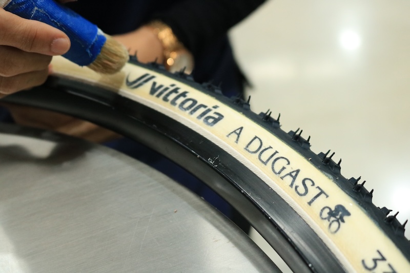 Aデュガスのシクロクロスタイヤがヴィットリアブランドに｜サイクル