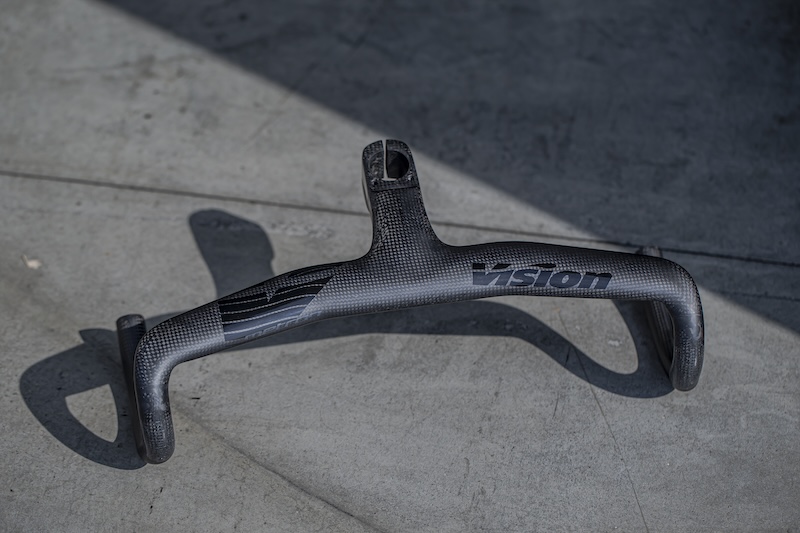 ヴィジョンのステム一体型カーボンハンドルバー「メトロン 5D エボ