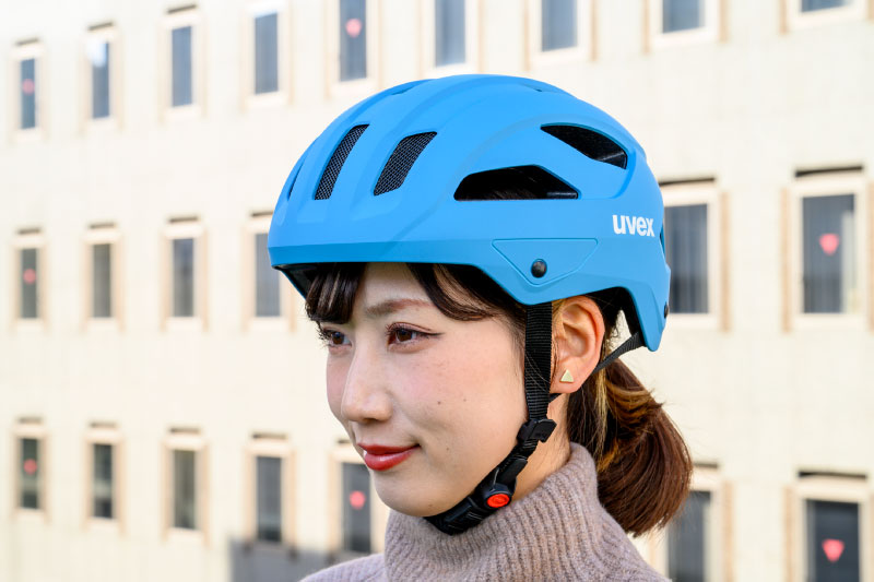 uvex stride 価格：1万1000円 カラー：ブラックマット、ホワイトマット