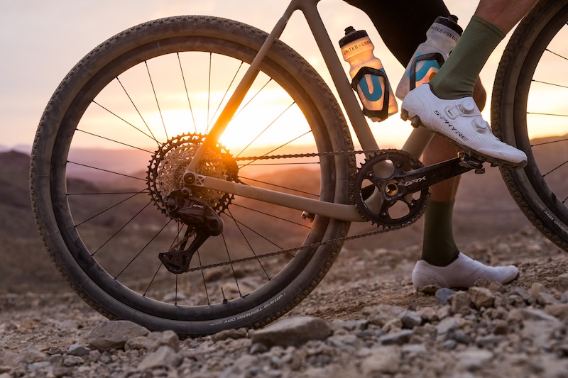 シマノのグラベルコンポGRXに1×12速のワイヤレス変速が追加｜サイクル