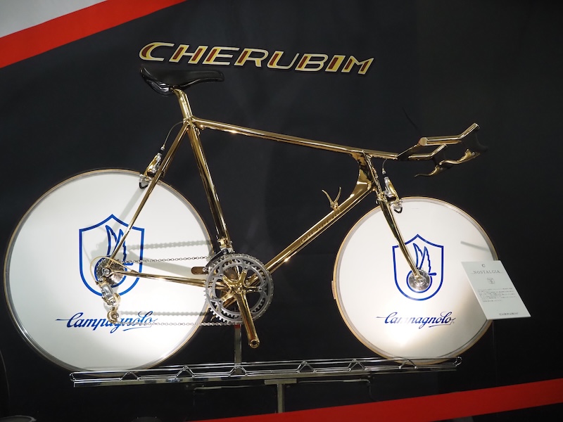 会場に入って真っ先に迎えてくれたのは、いつも華麗なCHERUBIM