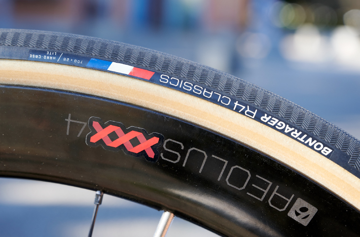 標準装備のBontrager（ボントレガー）・R4クラシックス ハードケース