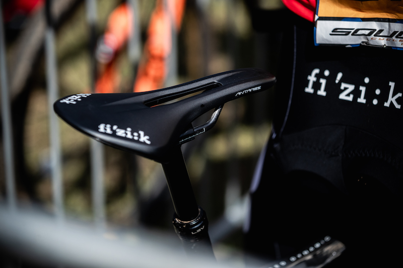 伝説のサドルがさらに進化。フィジークから新アンタレスシリーズ登場