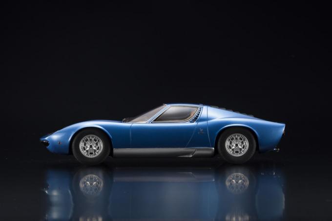 世界限定500台！ 京商製1/18スケール「ランボルギーニ・ミウラP400S