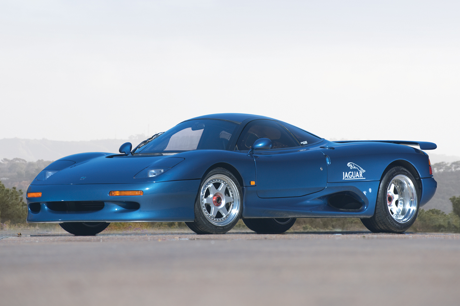 レースカーのような見た目で目指したのは最高速度220マイル！ ジャガー