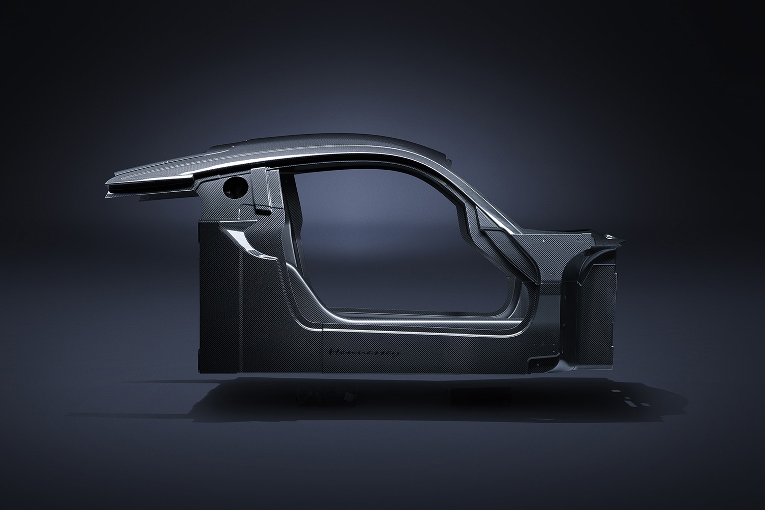 カーボンファイバーは軽くて丈夫なサイコーの素材！ なのにいつまで