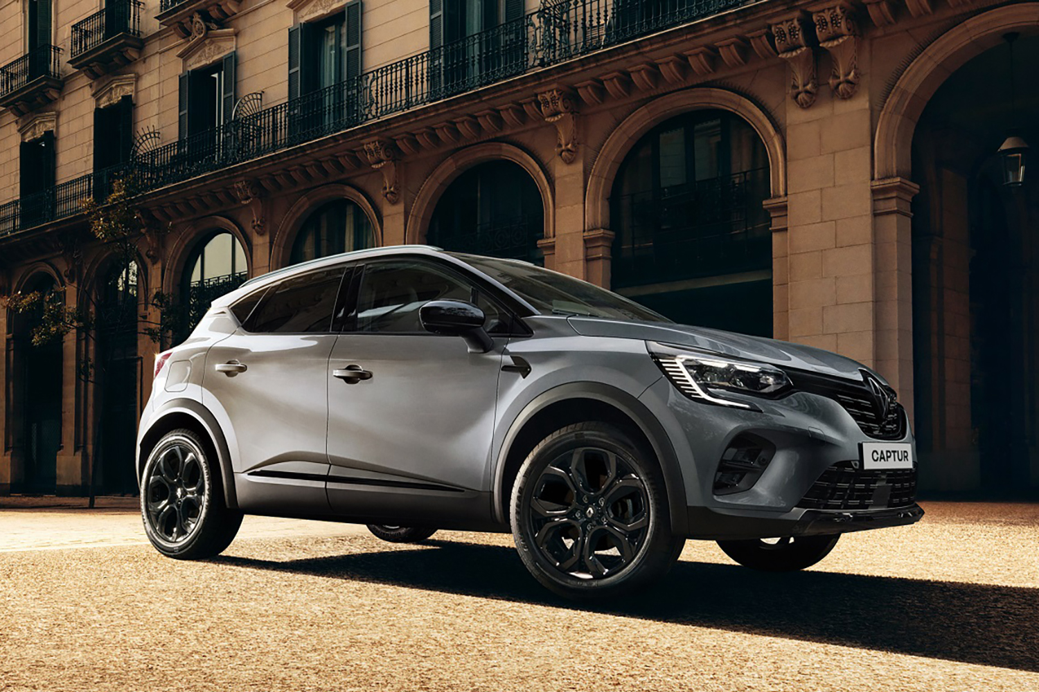 ルノー・キャプチャー・ブラックスタイル」を限定150台発売！ ブラック