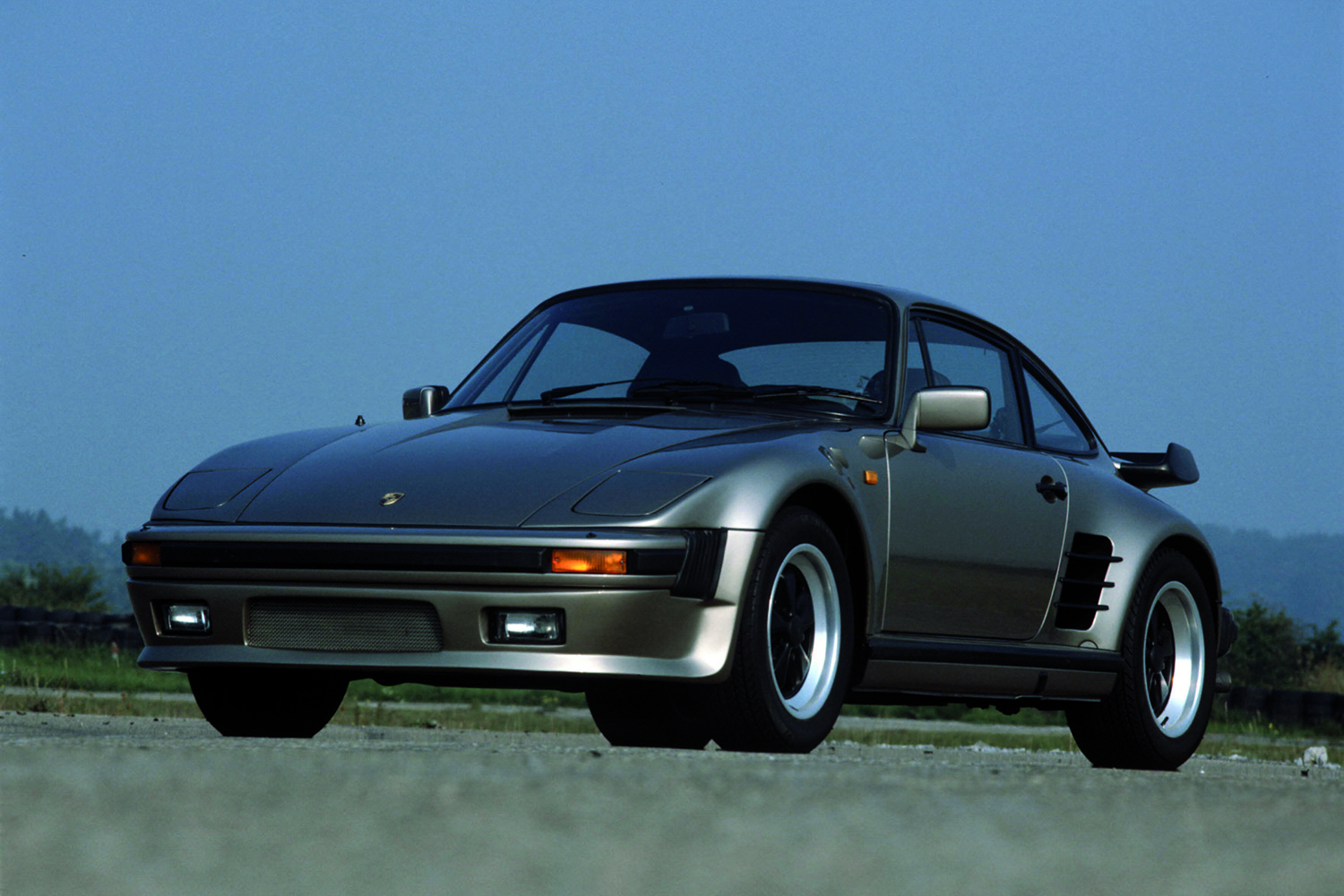 ポルシェ911がカエル顔を捨てた！ メーカー自らがプロデュースした911