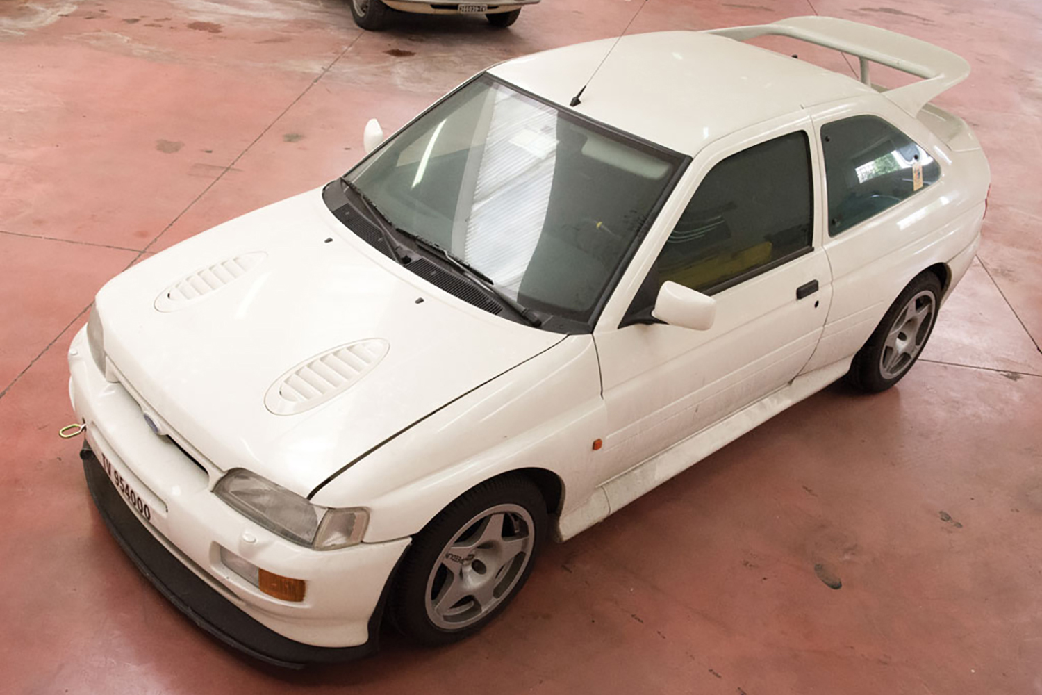 フォード・エスコートRSコスワースは衝撃の2段ハネを持つラリー