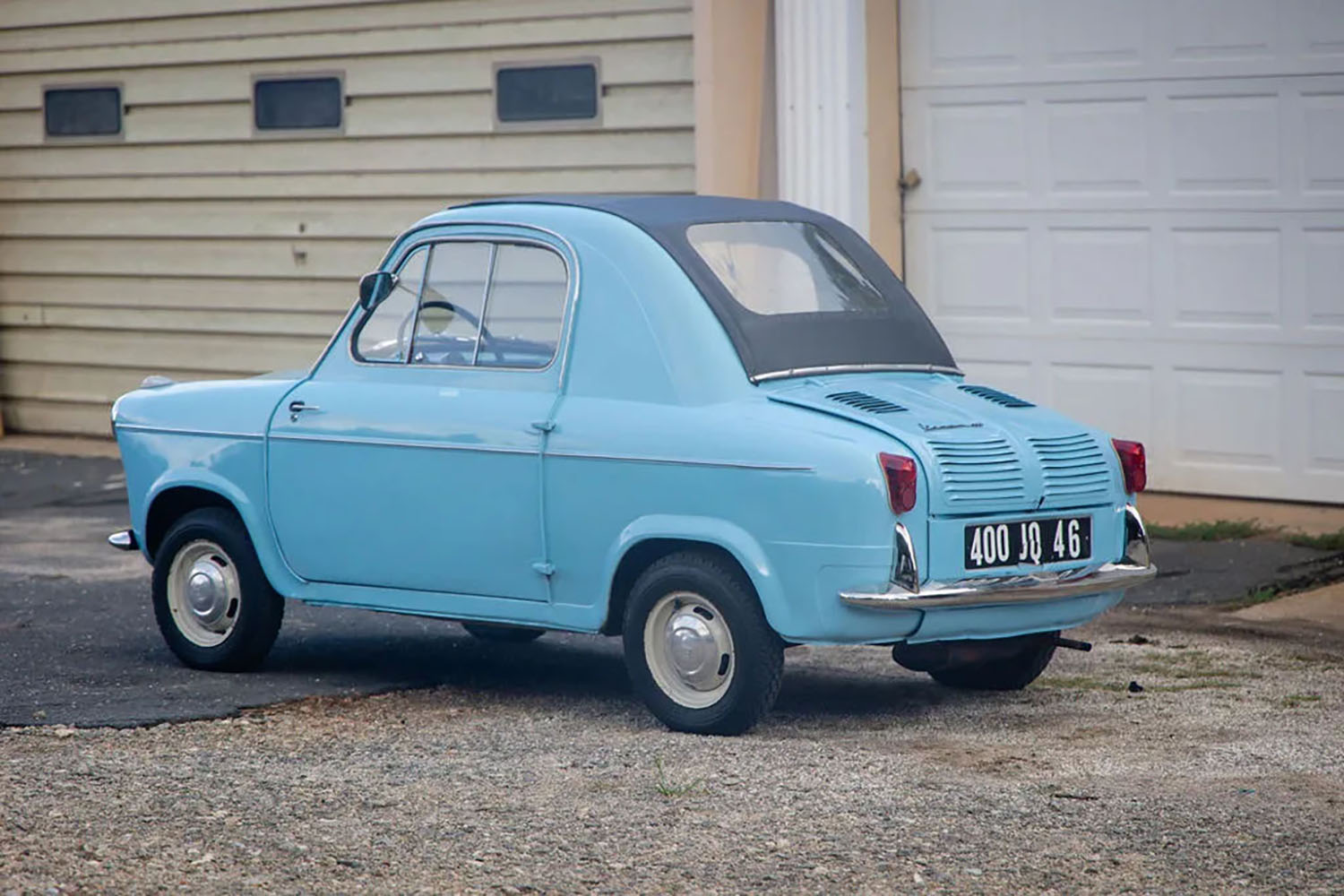 ピアッジオがもうひと山あてようと製作したマイクロカーの「ベスパ400