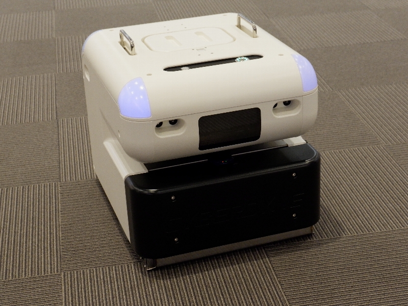 ダイバーシティ東京に掃除ロボ、夜間の清掃員不足を解消 | 日経クロス