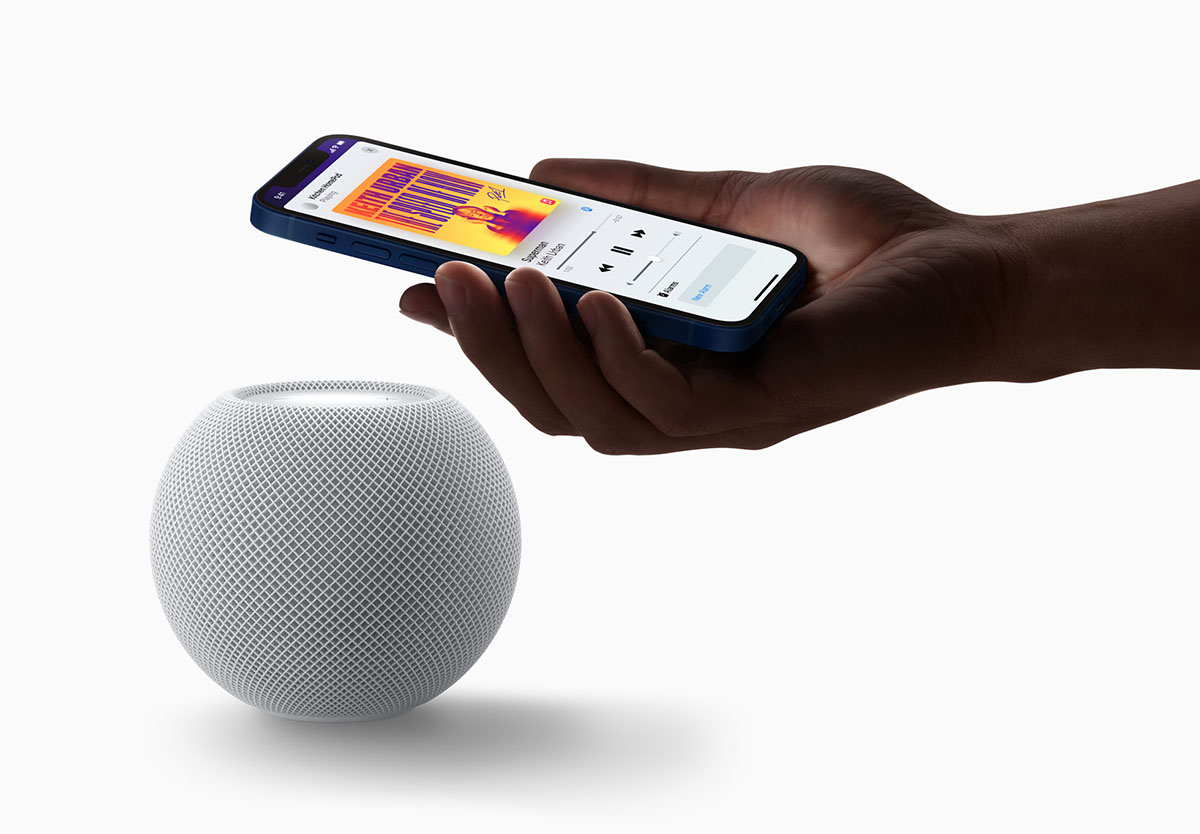 アップルがHomePod miniで方針転換、市場を席巻するライバルに追い