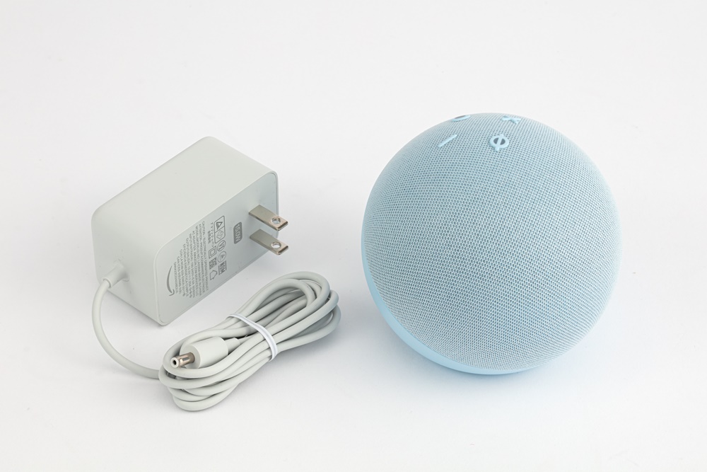 複数台で本領発揮、スマートスピーカー「Echo Dot with clock（第5世代