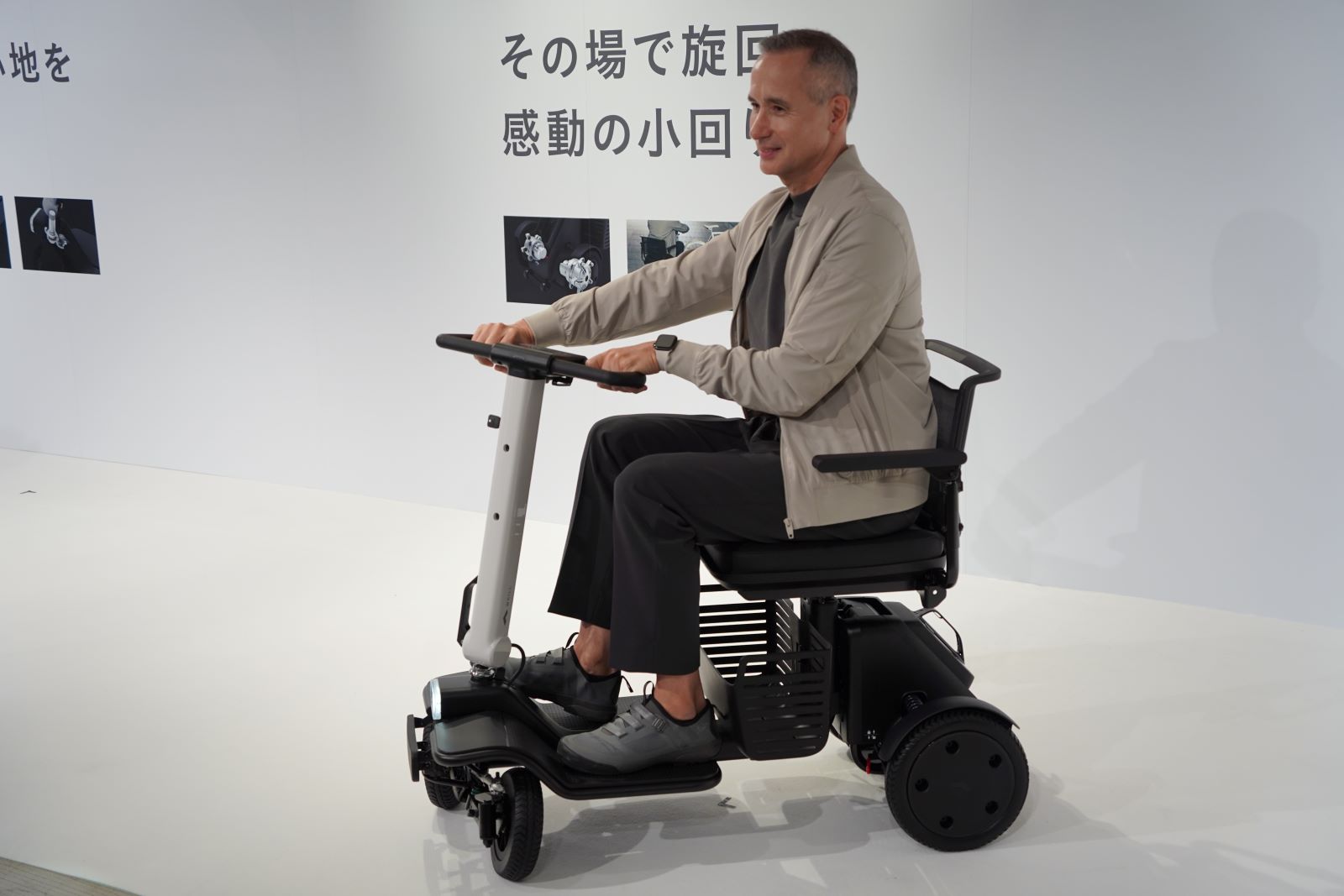WHILLが着脱式電池採用の4輪スクーター、「購入層の裾野広げたい