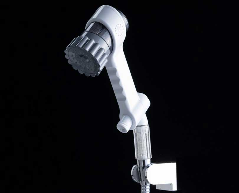 水流で口の中まで洗える斬新シャワーヘッド 10万本超を受注：日経