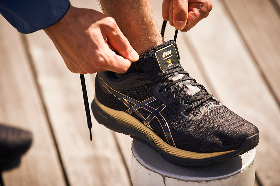 靴が「個人コーチ」に アシックスセンサー内蔵シューズの解析力：日経