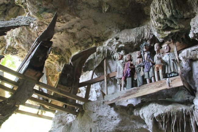 スラウェシ島 タナ・トラジャの旅（3）～岩窟墓 レモ、タンパガロ