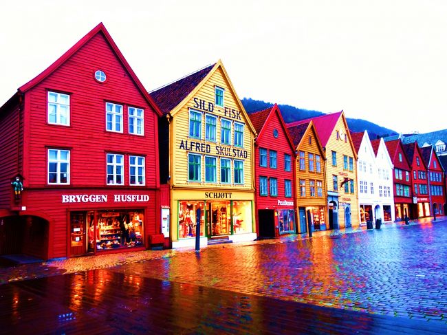 秋色が溶けたノルウェーはまるで絵画の世界』ベルゲン(ノルウェー)の